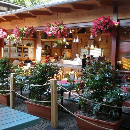 Hotel Saloon Zlin Bagian luar foto