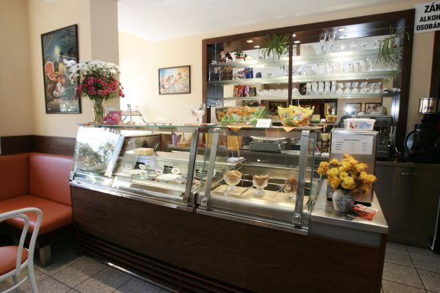 Hotel Saloon Zlin Bagian luar foto