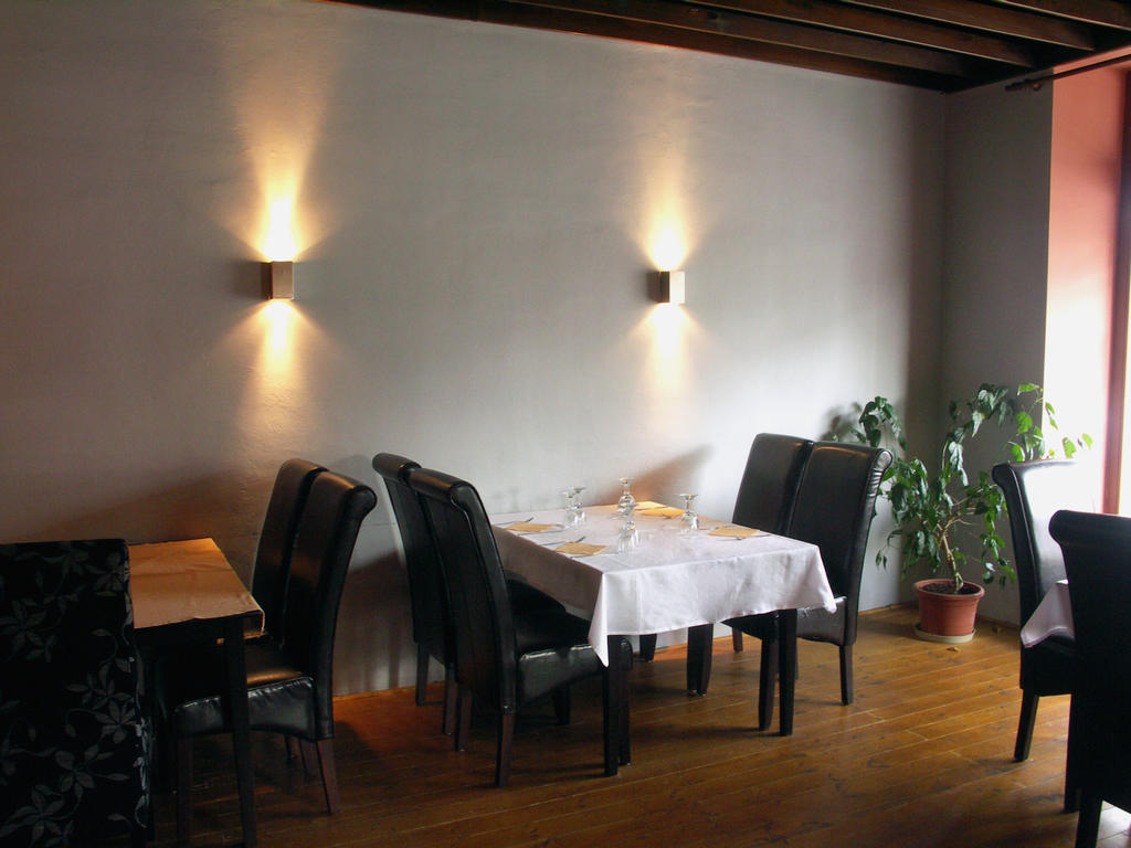 Hotel Saloon Zlin Bagian luar foto